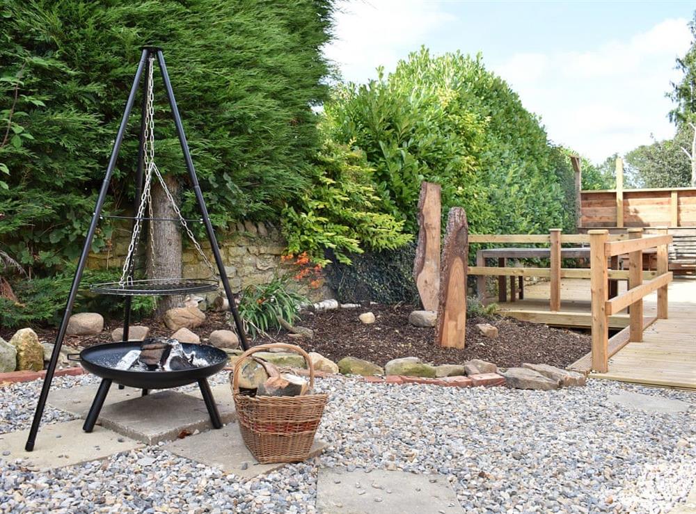 Gravelled outdoor area at Poppy Lodge, 
