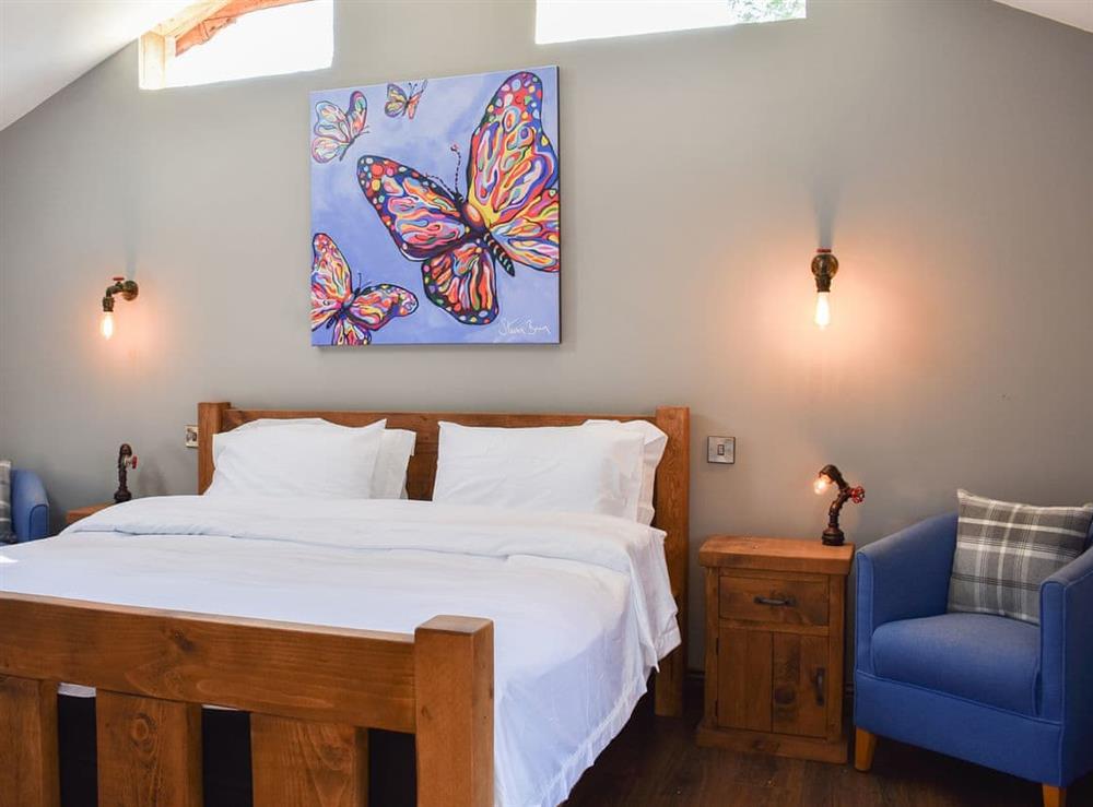 Welcoming double bedded room at Poppy Lodge, 