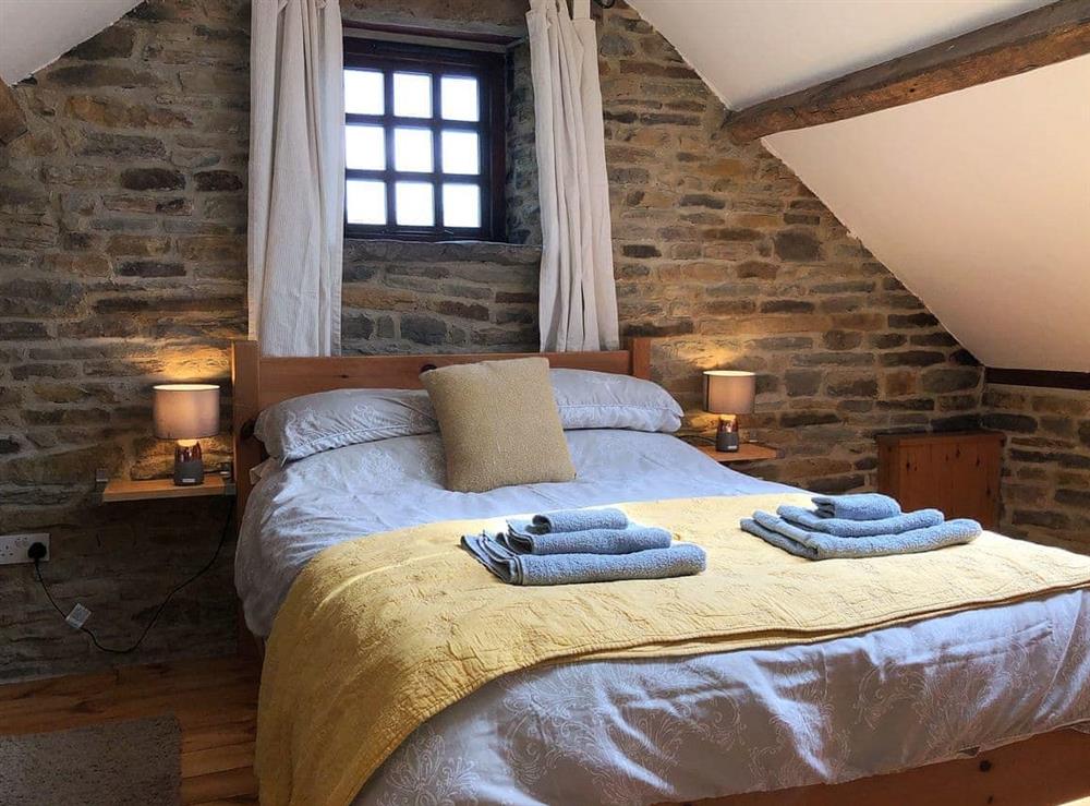 Double bedroom at Tawny Owl Barn in Cutthorpe, Derbyshire