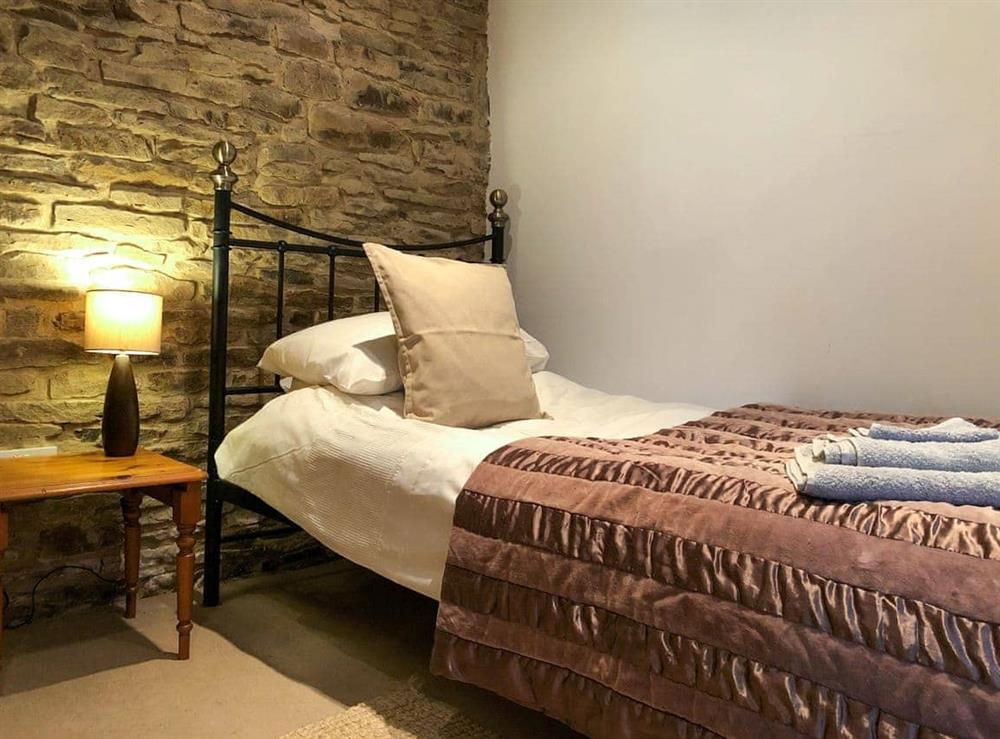 Single bedroom at Tawny Owl Barn in Cutthorpe, Derbyshire
