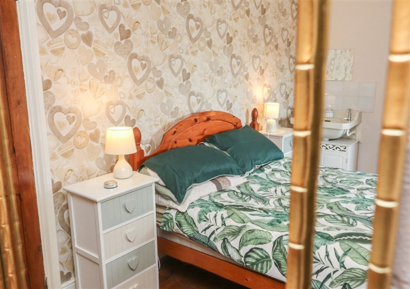 One of the 3 bedrooms (photo 2) at Tea Cosy Cottage, Marhamchurch