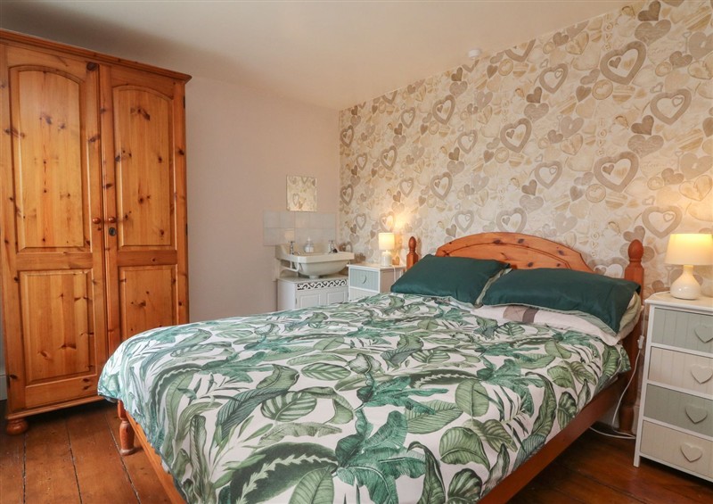 One of the 3 bedrooms at Tea Cosy Cottage, Marhamchurch