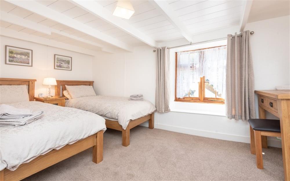 The twin bedroom at Tean Cottage in Polperro