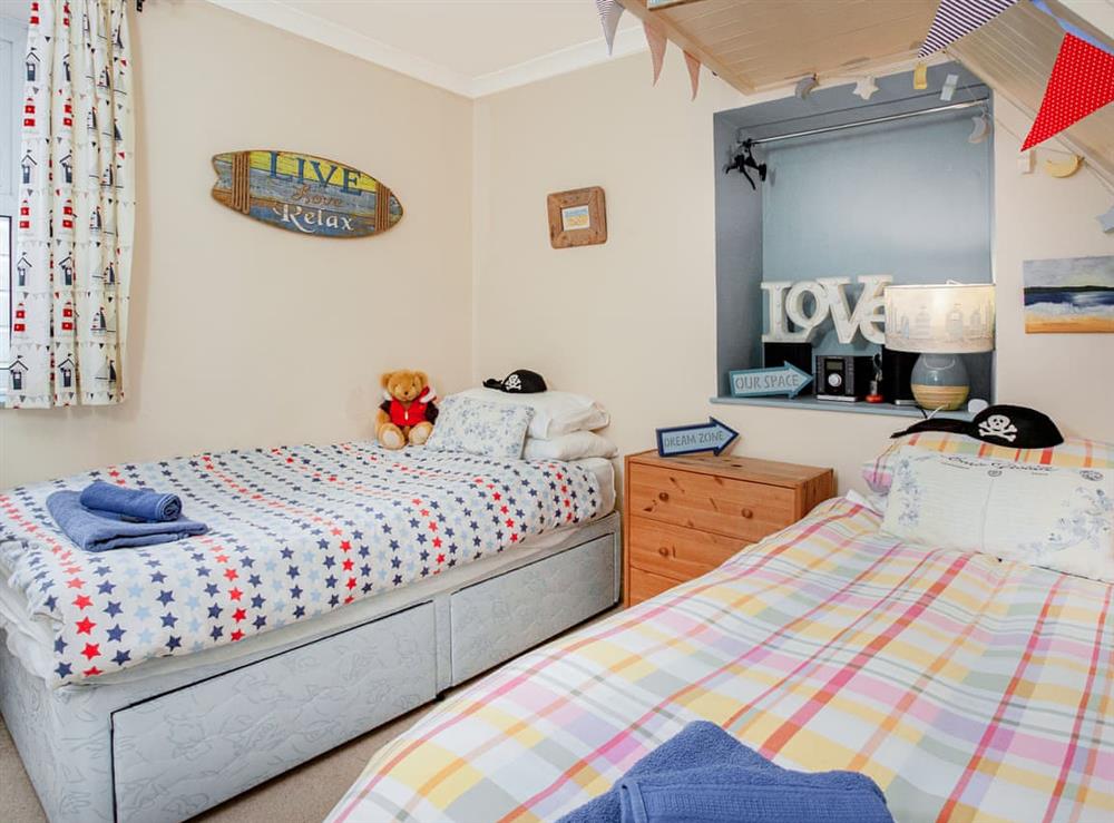 Twin bedroom (photo 2) at Tean in Fowey, Cornwall