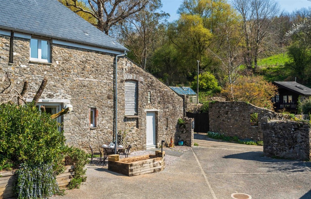 This is the setting of Teign Cottage (photo 2) at Teign Cottage in Broadhempston