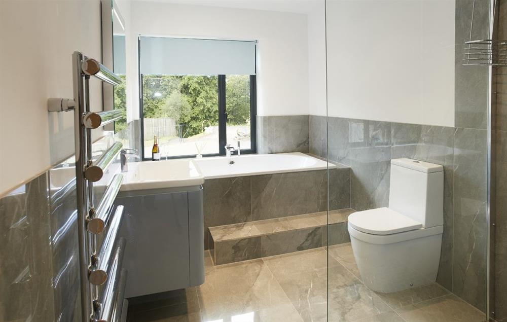 En-suite bathroom with sunken bath and walk in shower at Teign Vale, Drewsteignton