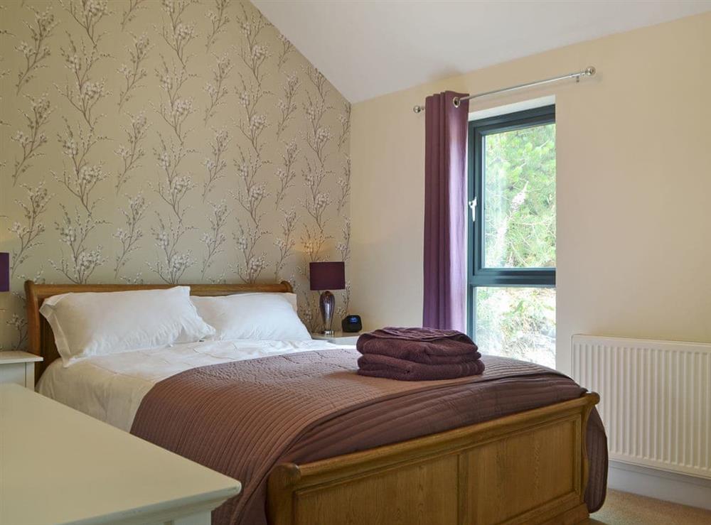 Romantic double bedroom with en-suite at Tenement Farm Lodge in Burneside, near Kendal, Cumbria