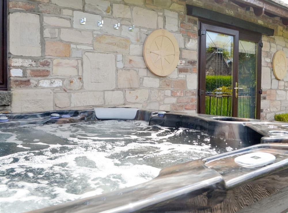 Hot tub at Tennox Boathouse in Kilbirnie, Ayrshire