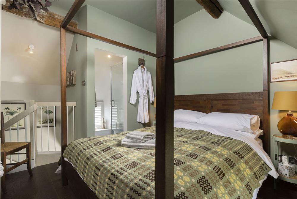 The stunning four-poster bed  at Tetbury Cottage, Tetbury