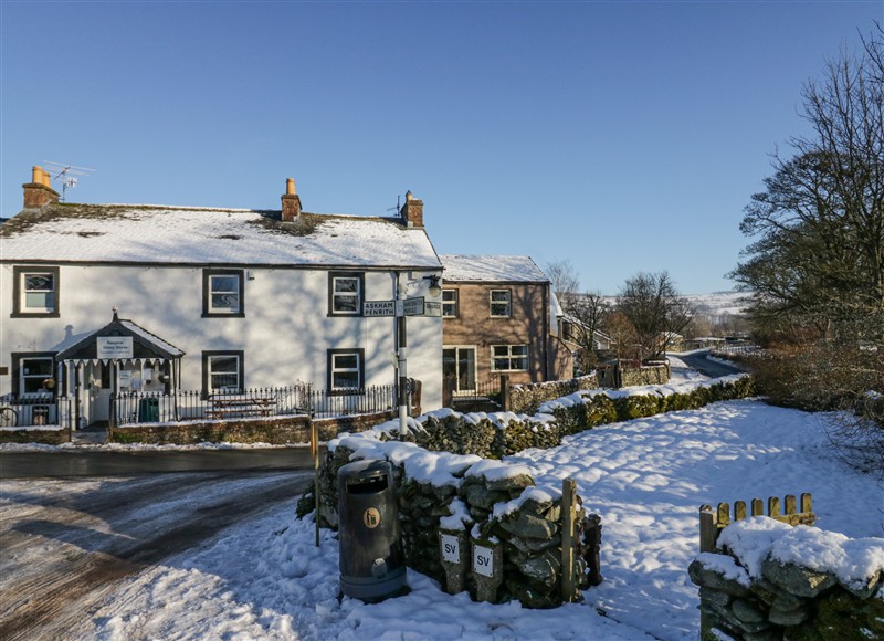 Outside Tethera Cottage