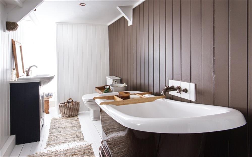 Bathroom with feature bath tub at Tewennow Cottage in Cubert