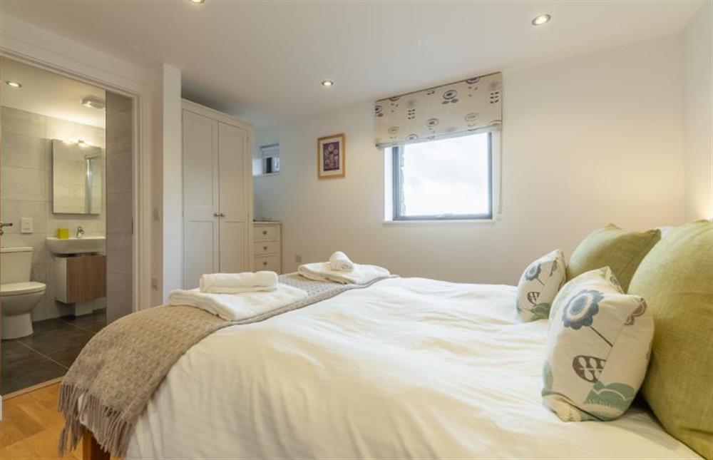 Bedroom two with king-size bed, en-suite and sea views (photo 2) at Teyr Mor Cliff, Chapel Porth, St Agnes