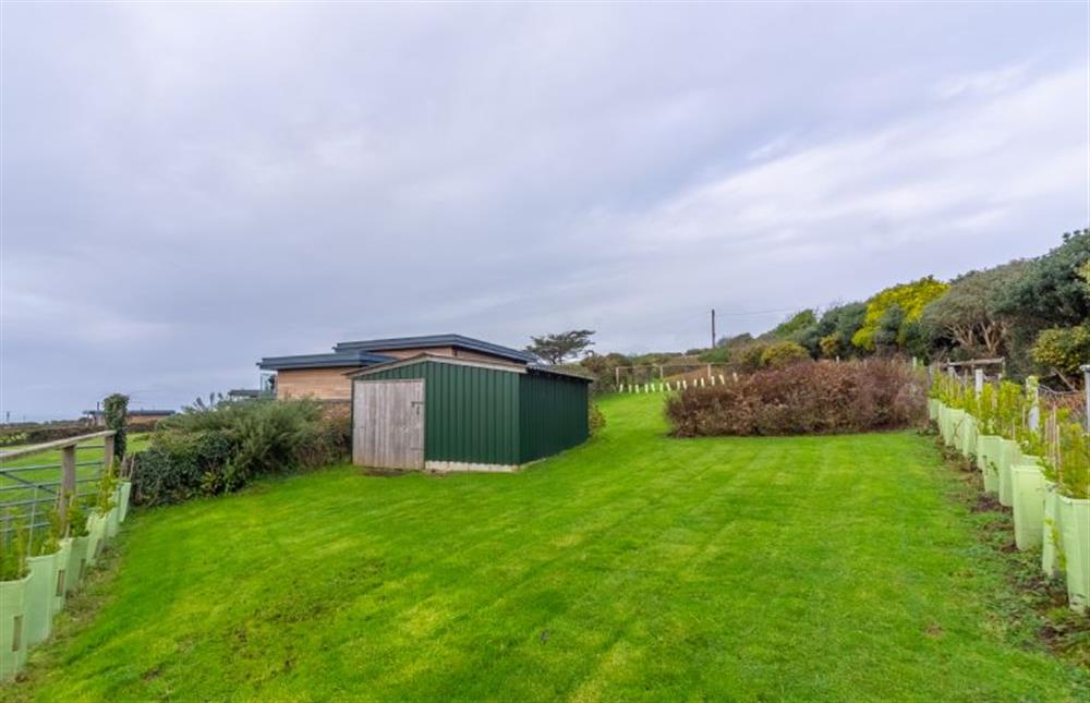Teyr Mor Cliff, St Agnes. Private garden and a secure storage shed for beach equipment, surf boards and bicycles
