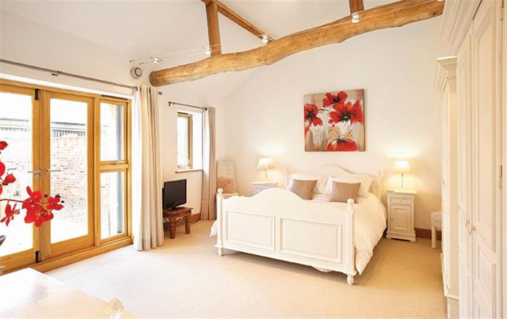 Ground floor:  Double bedroom with 6' bed with en-suite bathroom with separate shower at Thatch Barn, Buringham Green