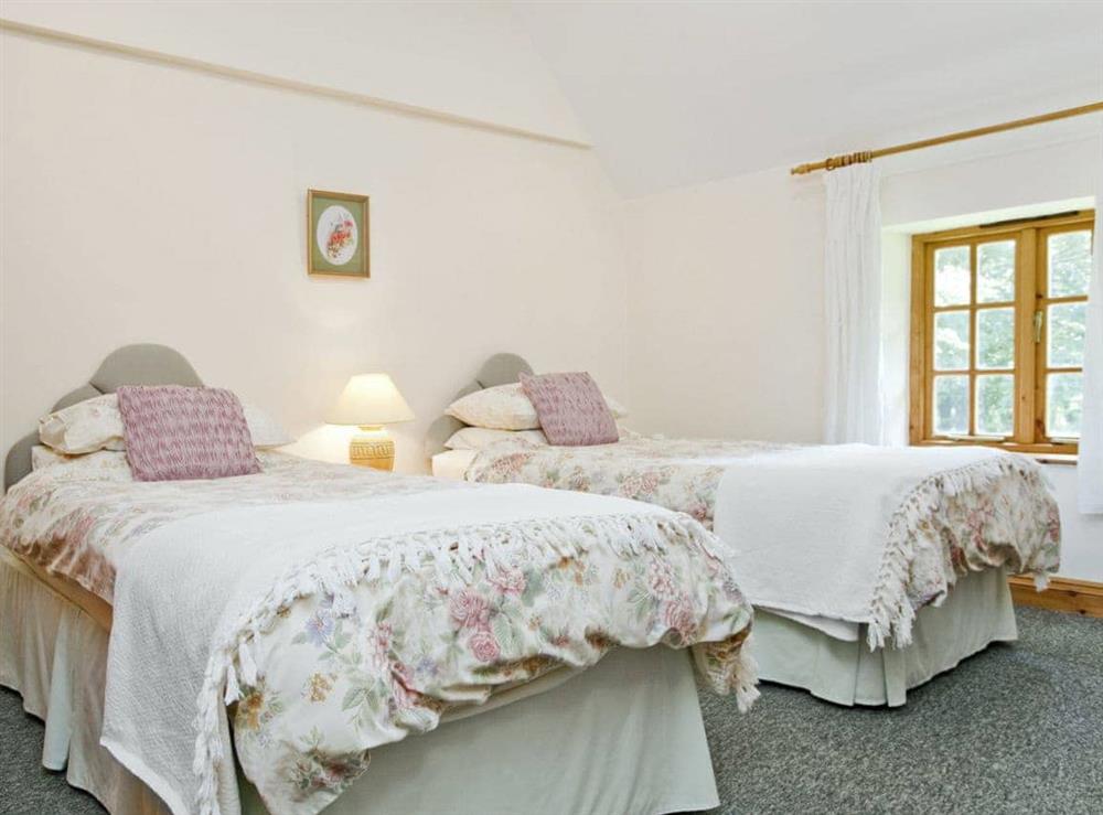 Cosy twin bedroom at Thatch Cottage in Rosudgeon, near Marazion, Cornwall