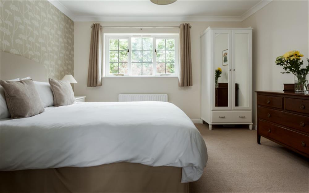 This is a bedroom (photo 4) at Thatchby Oak in Brockenhurst