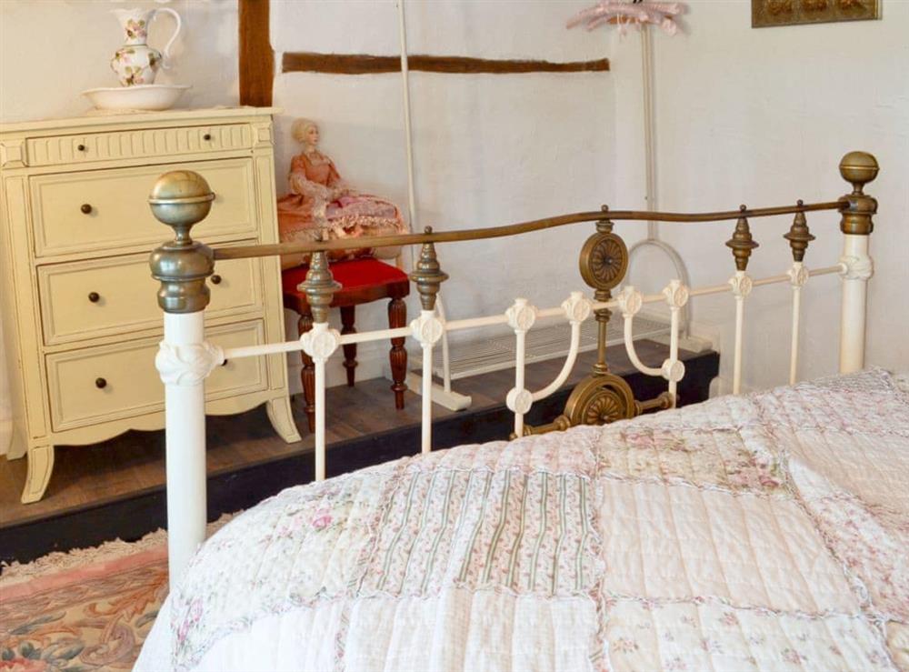 Comfortable double bedroom at Thatched Cottage in Steven’s Crouch, near Battle, East Sussex