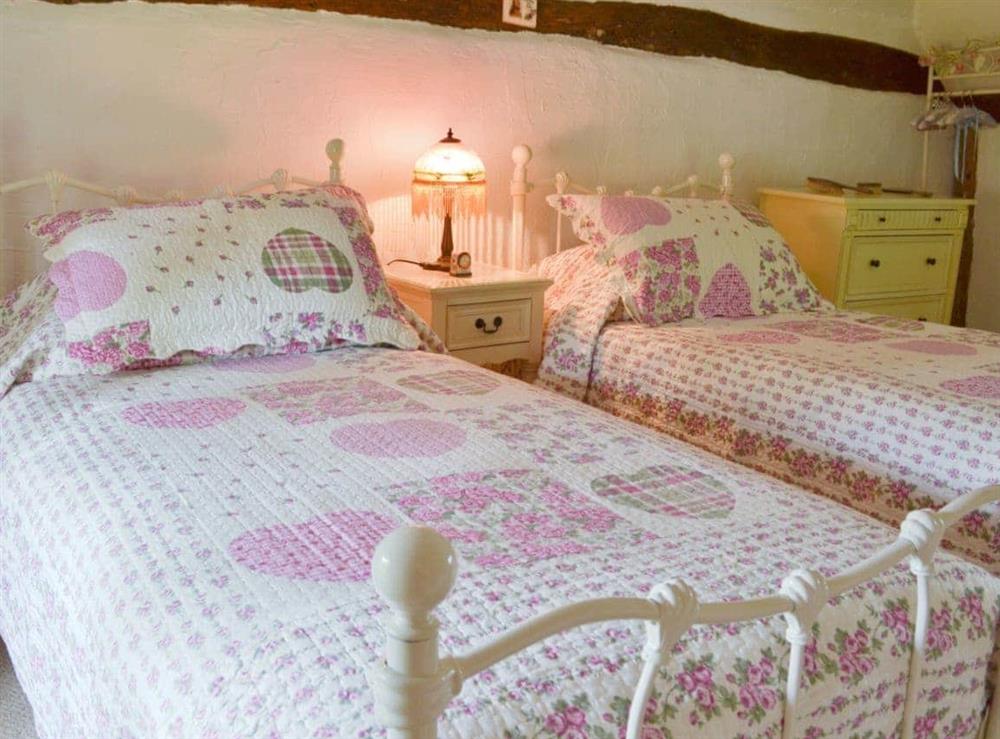 cosy twin bedroom at Thatched Cottage in Steven’s Crouch, near Battle, East Sussex