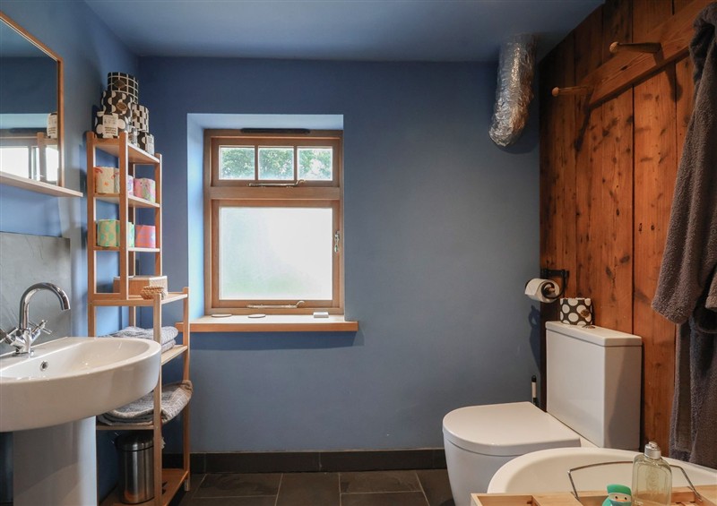 The bathroom at The Annex at Manor Farm, Brandsby