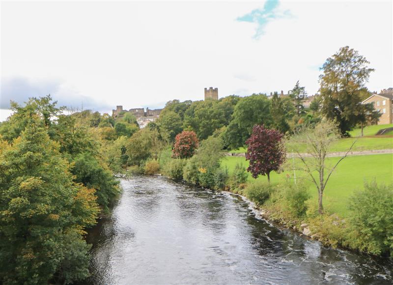 The setting (photo 4) at The Arches, Caldwell near Eppleby