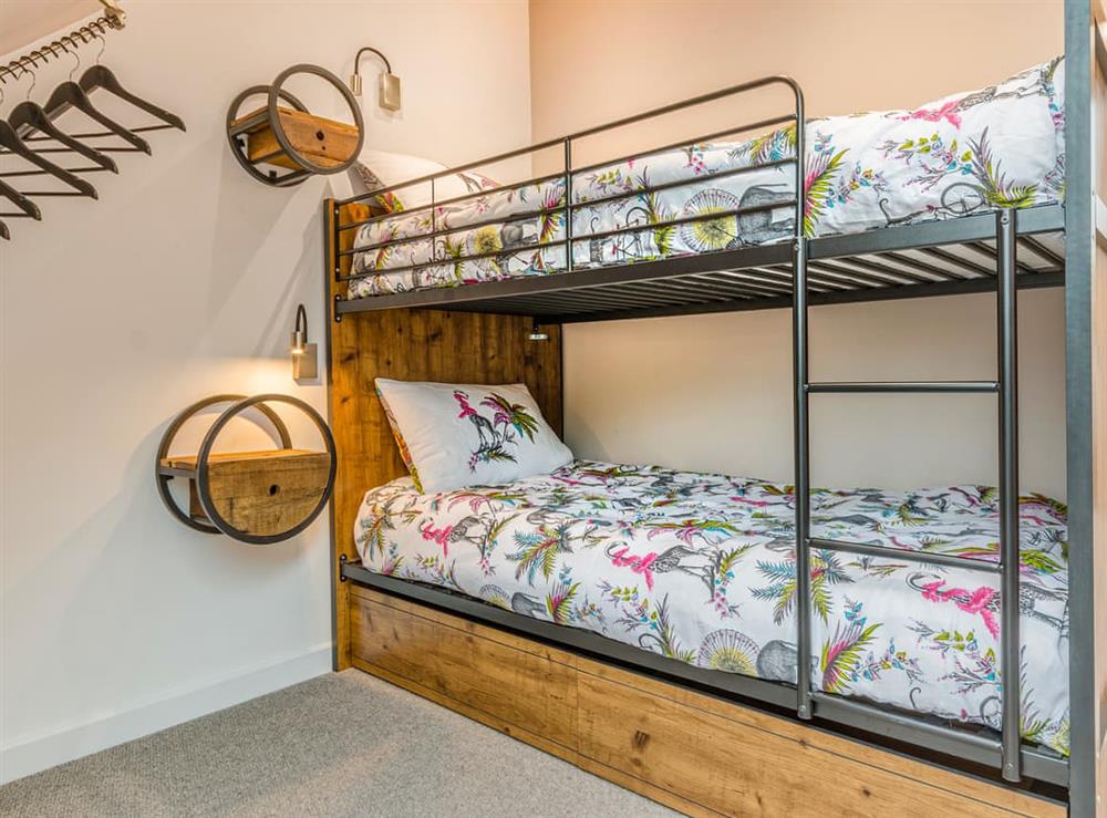 Bunk bedroom at The Aviary in Tamar Valley, Cornwall