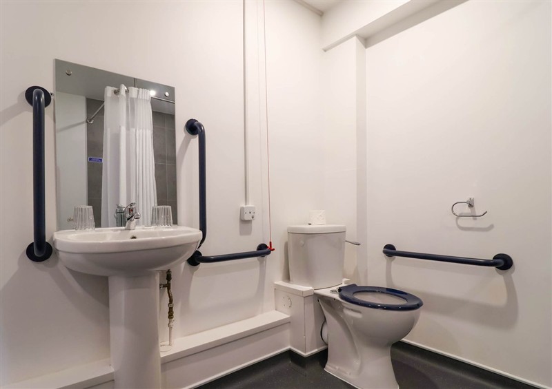 The bathroom at The Babbling Brook Nook, Chudleigh