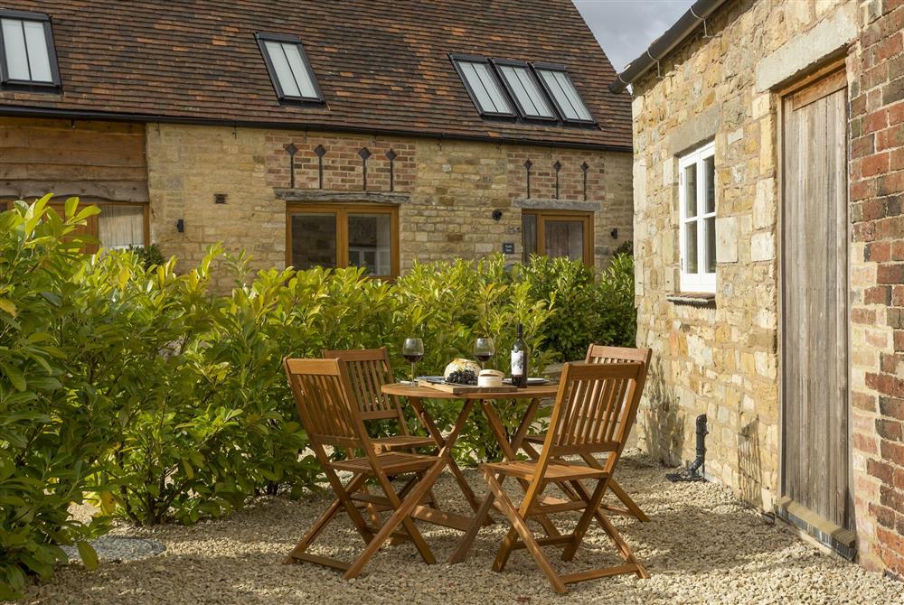 Garden furniture for four to the front of the property at The Bakery, Moreton-in-Marsh