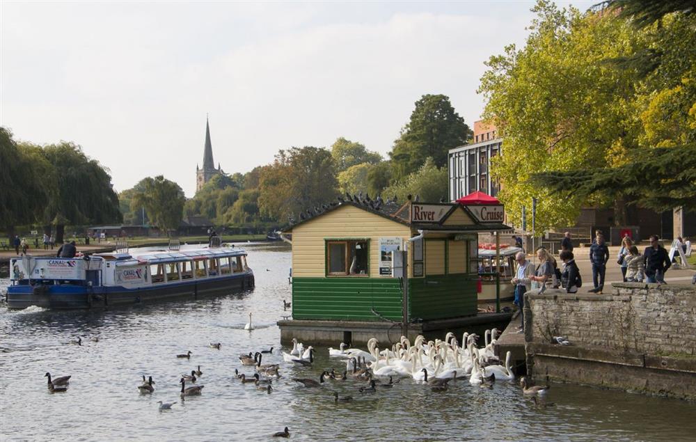Stratford-upon-Avon, birthplace of William Shakespeare, is a 20 minute drive away