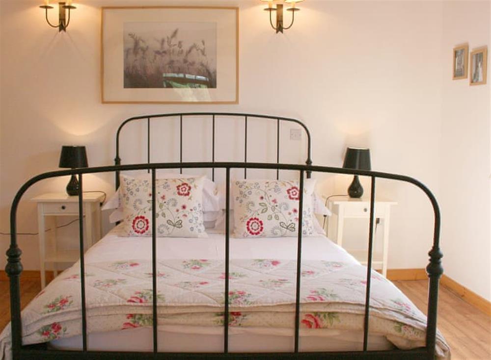 Double bedroom at The Barn, Fishponds Cottage in Brook, Kent