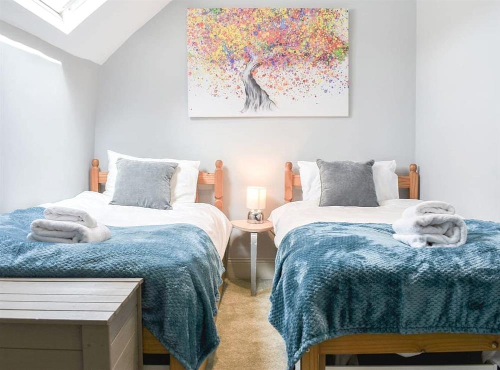 Twin bedroom at The Barn House in Ugborough, Devon
