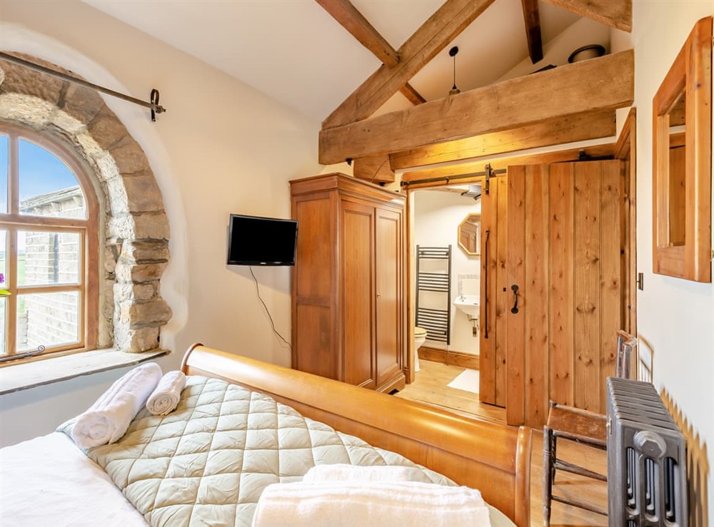 Double bedroom (photo 2) at The Barn in Keighley, West Yorkshire