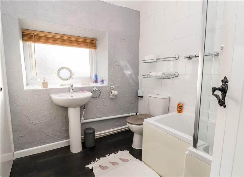 The bathroom (photo 3) at The Barn, Llanarmon-Yn-Ial