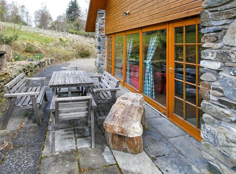Sitting-out-area at The Barn in Lochearnhead, Perthshire