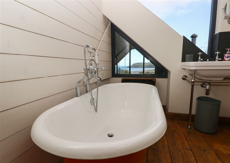 The bathroom at The Barn, Newport