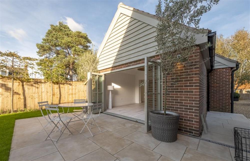 Detached yoga studio and outdoor dog kennel at The Beach House, Brancaster near Kings Lynn