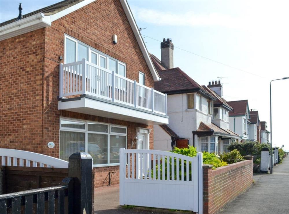 Detached holiday home 110 yards from the beach at The Beach Hut in Bridlington, North Humberside