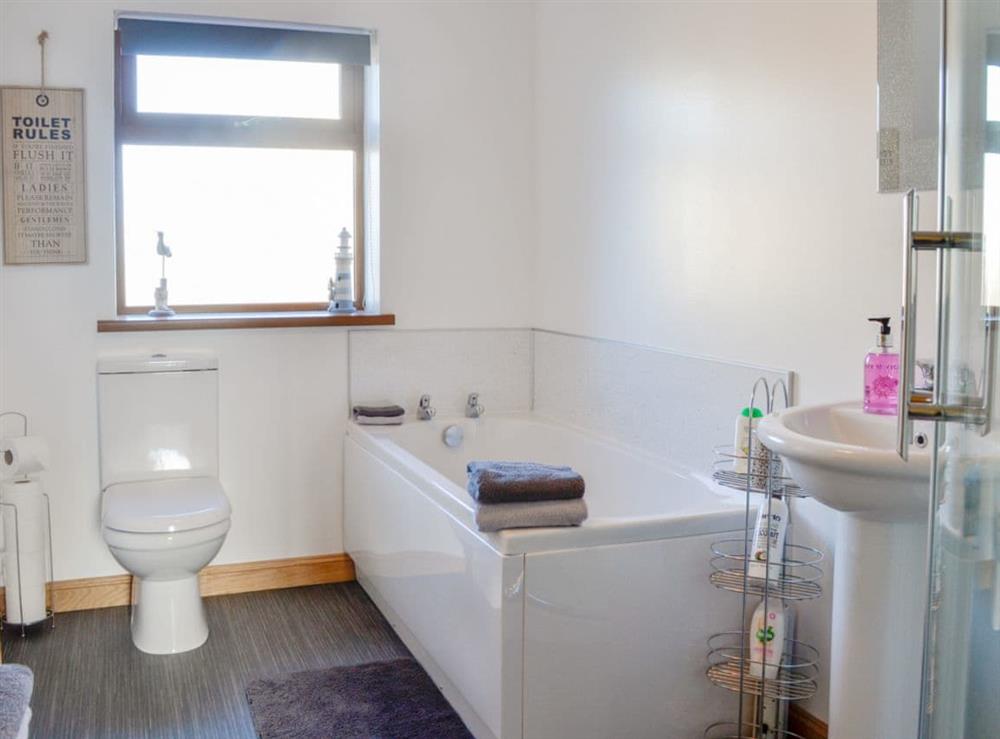 Spacious bathroom with bath and separate shower cubicle at The Beachcomber in Cairnbulg, near Fraserburgh, Aberdeenshire