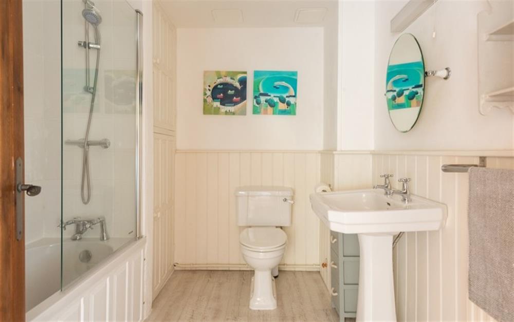 Family bathroom  at The Beacon in Bigbury-On-Sea