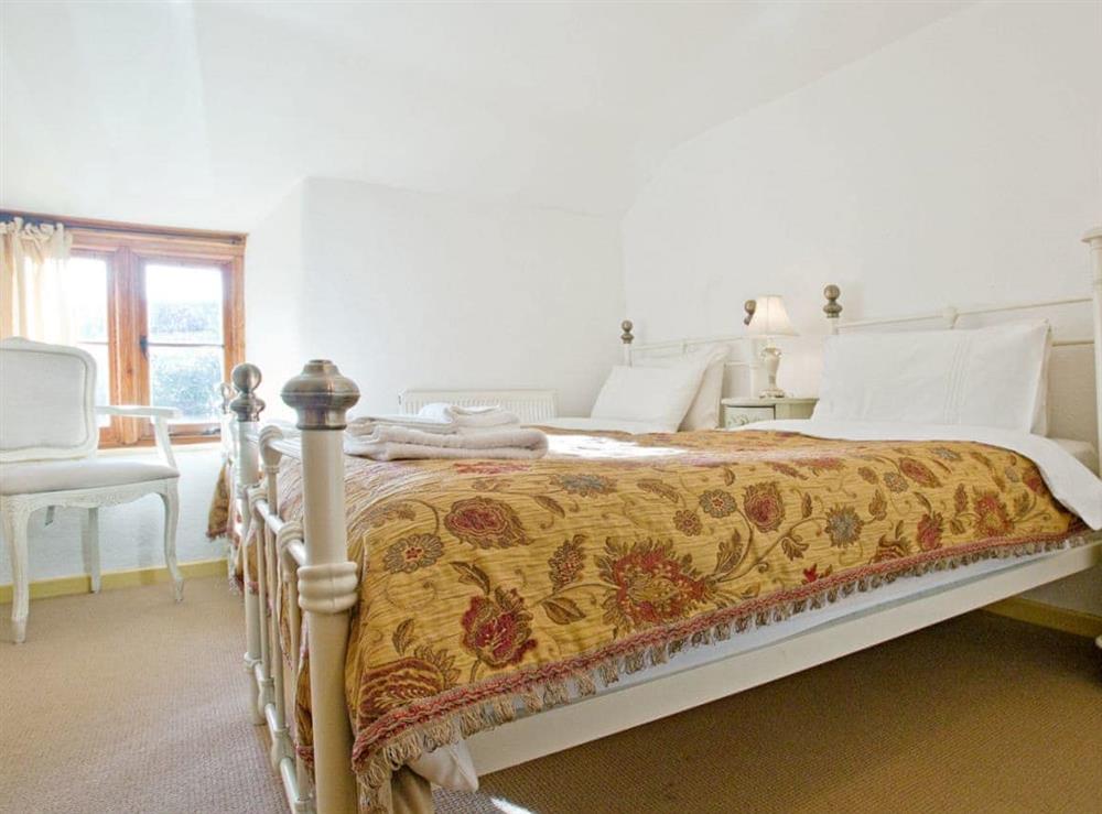 Twin bedroom (photo 3) at The Boot in Dulverton, Somerset
