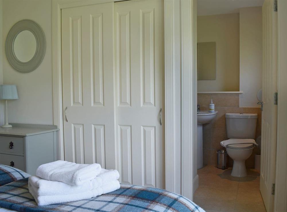 Comfy twin bedroom with en-suite (photo 2) at The Bothy in Fearnan, near Aberfeldy, Perthshire