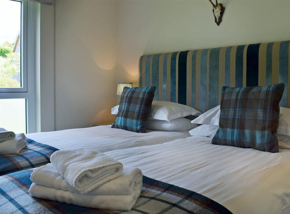 Comfy twin bedroom with en-suite at The Bothy in Fearnan, near Aberfeldy, Perthshire