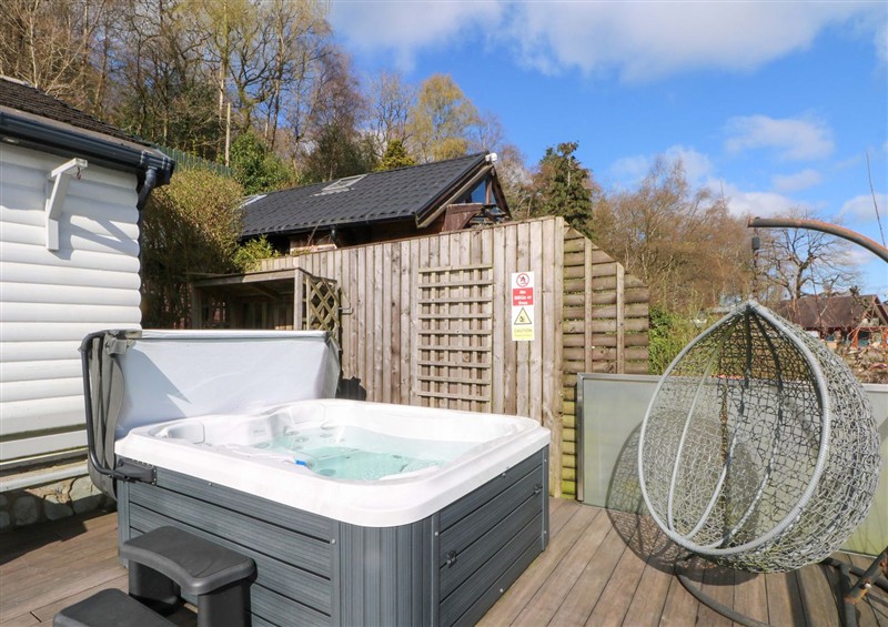 The hot tub at The Bothy, Leek