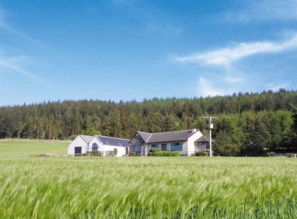 The property nestles in the rural setting just outside the picture-postcard village of Fordyce