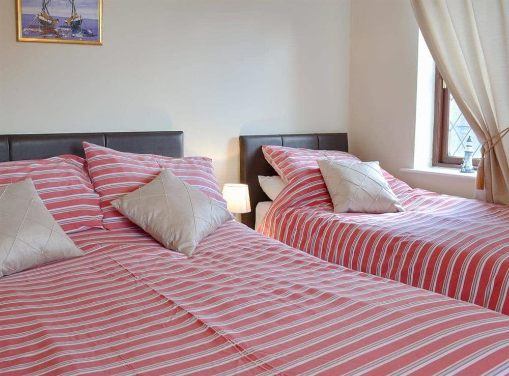 Bedroom with a kingsize bed, and a single bed at The Bungalow in Lebberston, near Filey, North Yorkshire
