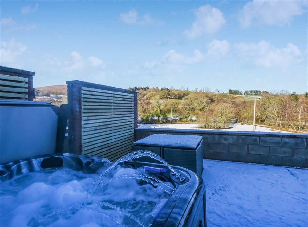 Hot tub at The Byre at Woodgate Farm in Church Stretton, Shropshire