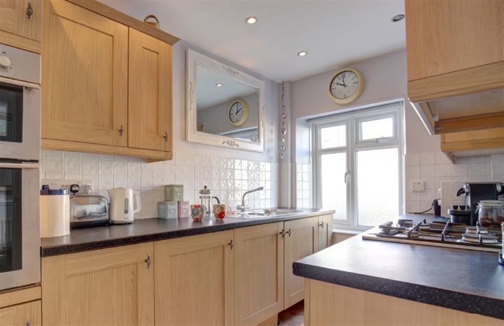 Ground floor: Kitchen with double oven and gas hob at The Cabin, Wells-next-the-Sea