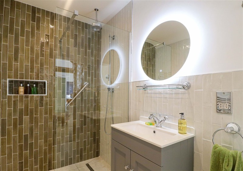 The bathroom (photo 2) at The Canalside Cottage, Shardlow near Castle Donington