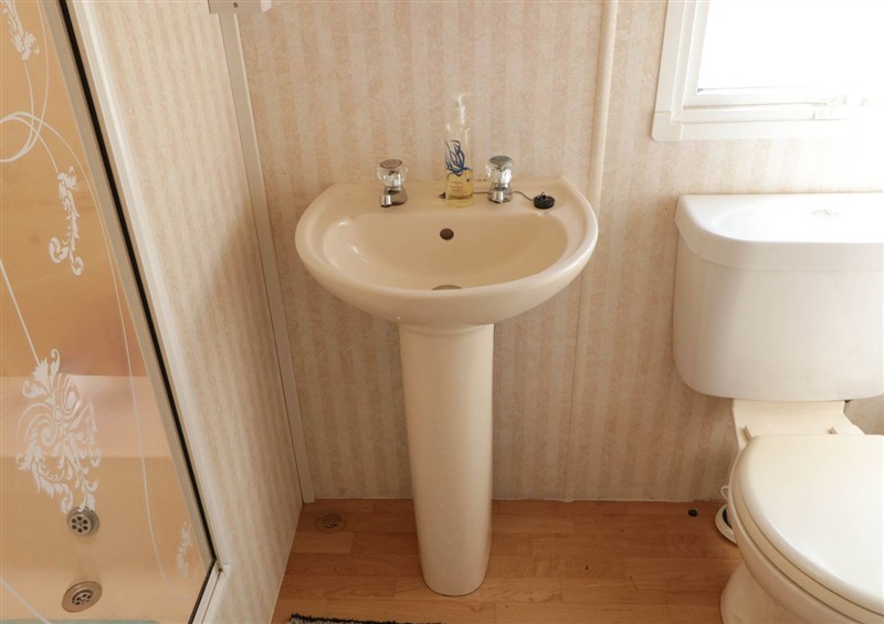 The bathroom at The Caravan@Meenacross, Cranford near Carrigart