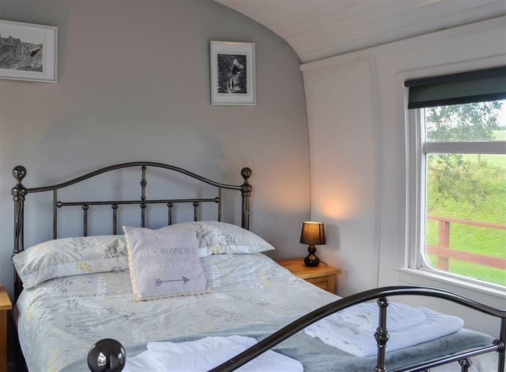 Cosy and inviting double bedded room at The Carriage in 