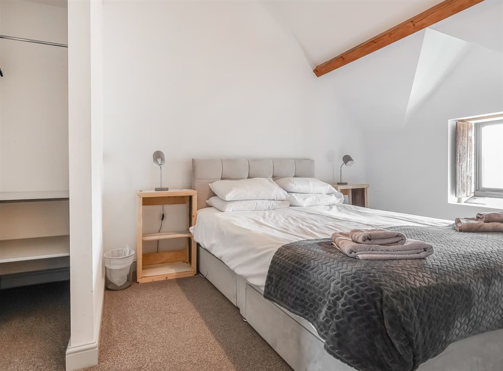 Double bedroom (photo 2) at The Cart Arms in Gloucester, Gloucestershire